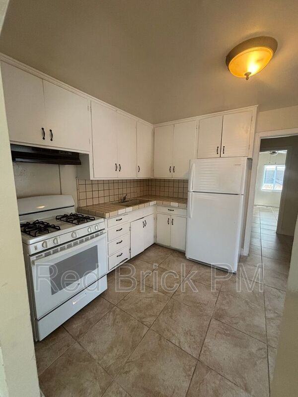 2240 Glen Ave - Photo 6 of 11