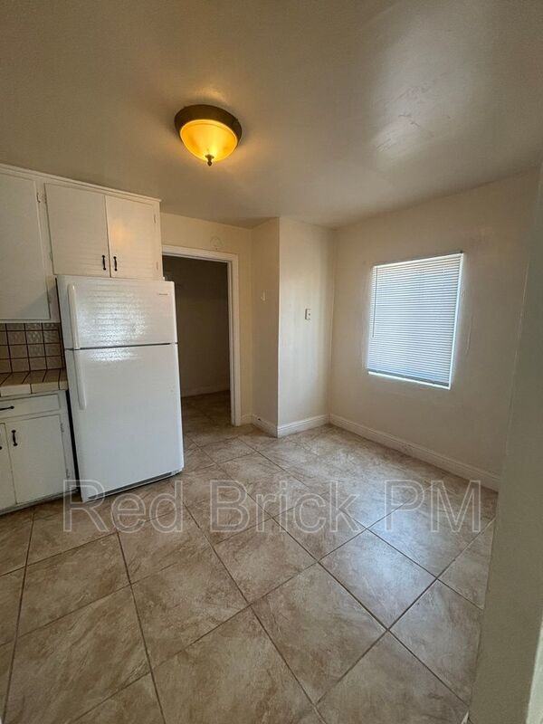 2240 Glen Ave - Photo 7 of 11