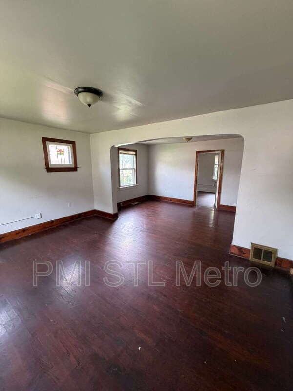 5336 Fletcher St - Photo 2 of 11