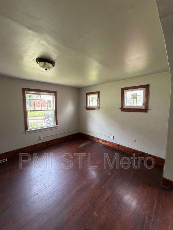 5336 Fletcher St - Photo 3 of 11