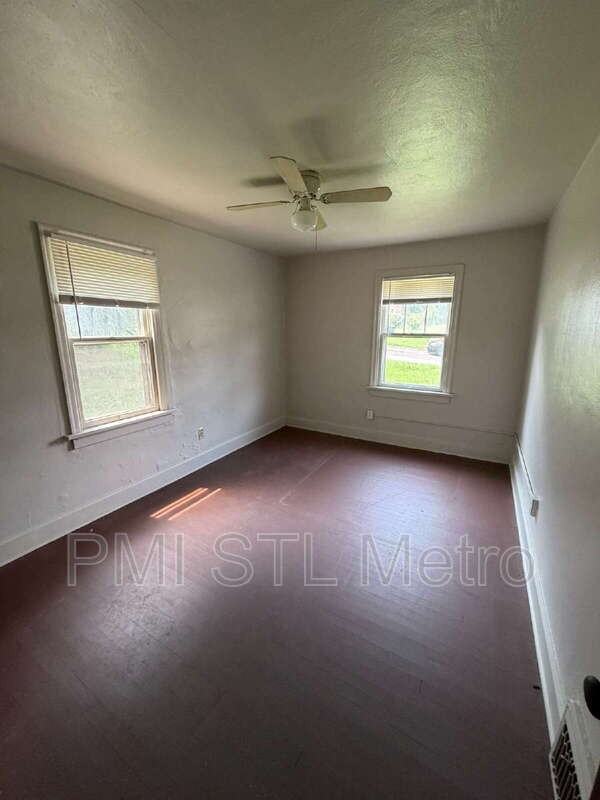 5336 Fletcher St - Photo 6 of 11