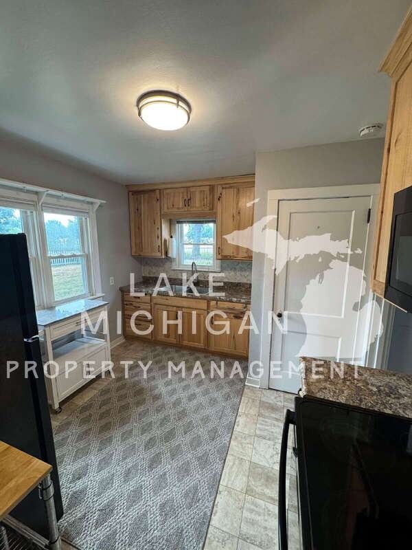 5771 School Ave - Photo 2 of 8