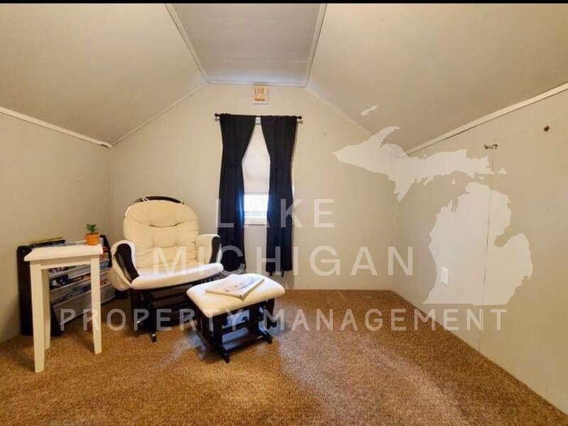 5771 School Ave - Photo 5 of 8