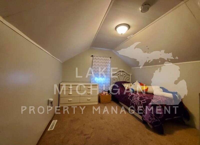 5771 School Ave - Photo 6 of 8