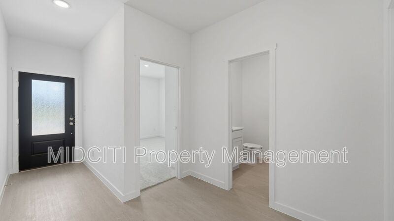 1304 Apron Trl - Photo 3 of 40