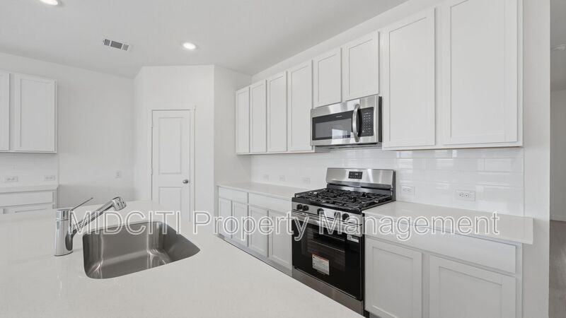 1304 Apron Trl - Photo 4 of 40