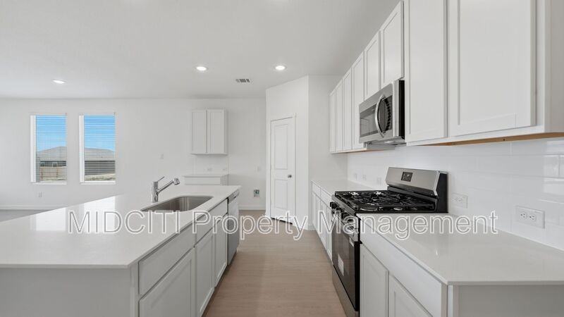 1304 Apron Trl - Photo 5 of 40