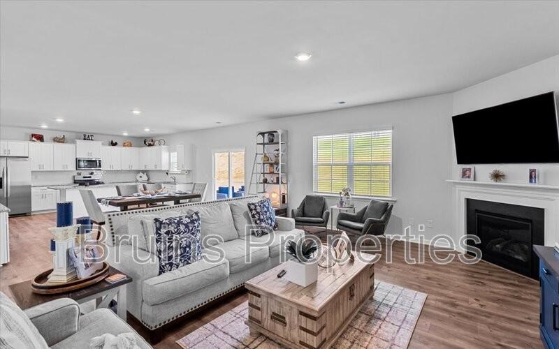 349 Willowbrooke Way - Photo 4 of 34