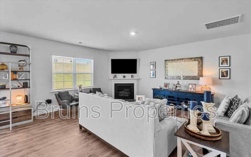 349 Willowbrooke Way - Photo 5 of 34
