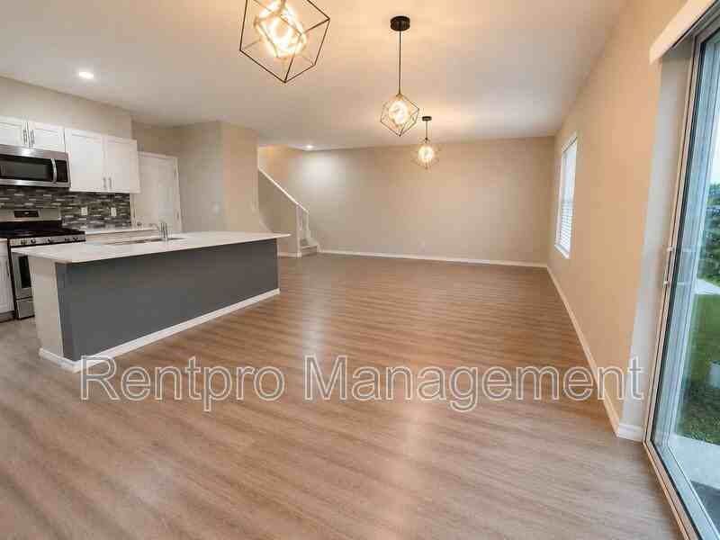 13029 Oak Hill Way - Photo 4 of 18