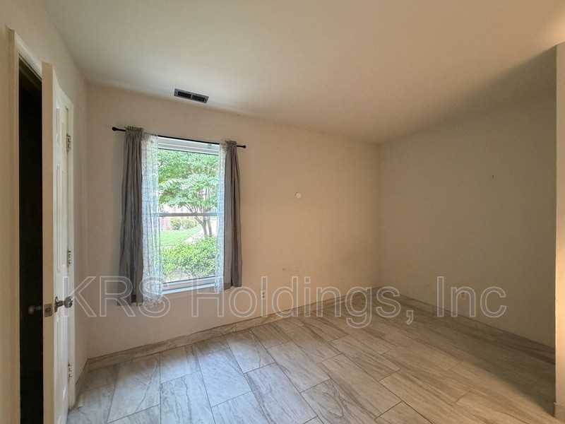 5445 Indian River Rd - Photo 5 of 11