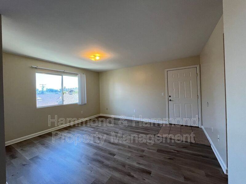 6916 Agnes Ave #4 - Photo 7 of 20