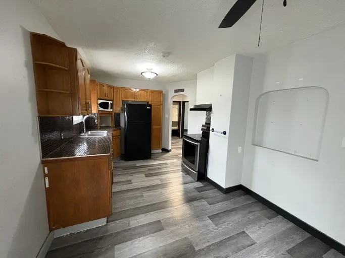 4513 50 St - Photo 4 of 10