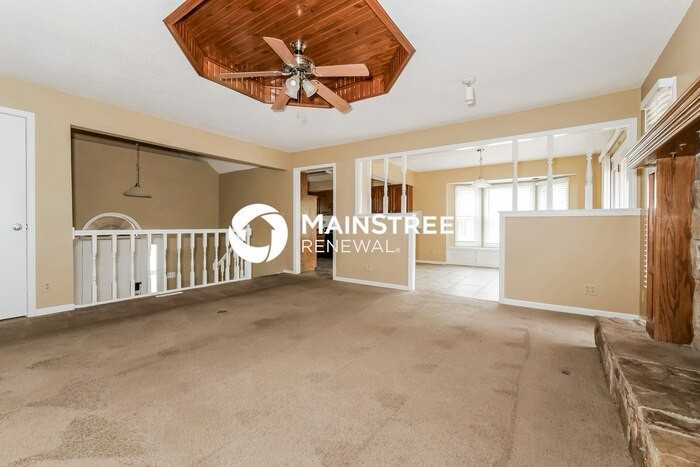 1167 Ne Mulberry St - Photo 6 of 17
