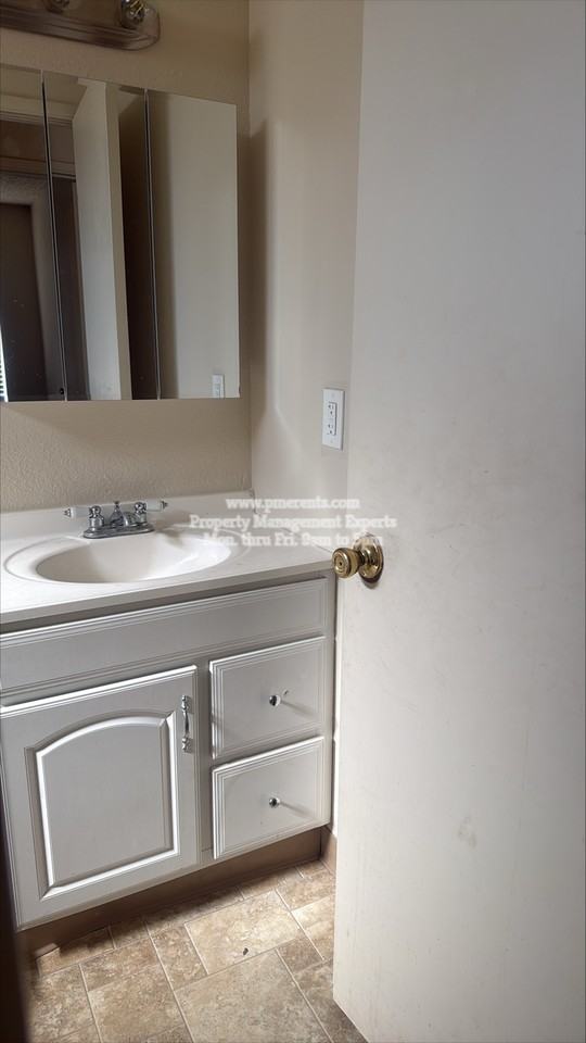 3016 Snowberry Ln - Photo 3 of 9