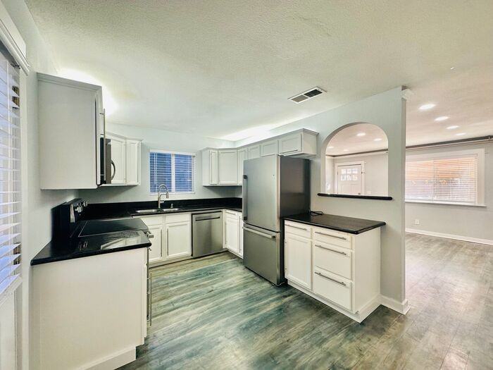 294 Woodman St - Photo 2 of 24