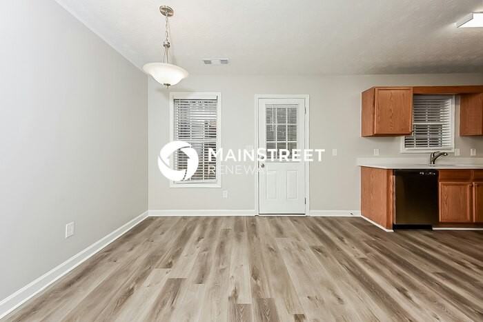8198 Sterling Ln - Photo 4 of 16
