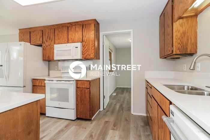 6212 S Junett St - Photo 7 of 15