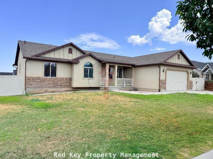 234 W 2200 N - Photo 2 of 26