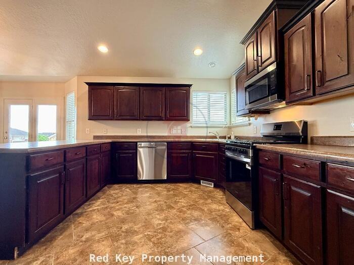 234 W 2200 N - Photo 3 of 26