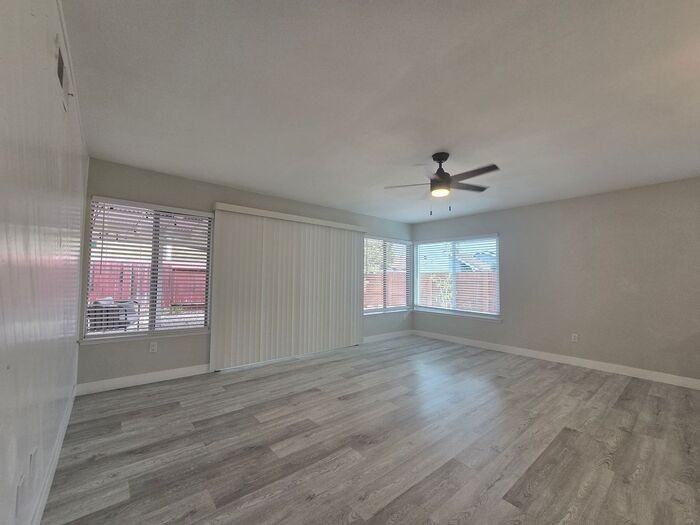 11321 Volans St - Photo 4 of 29