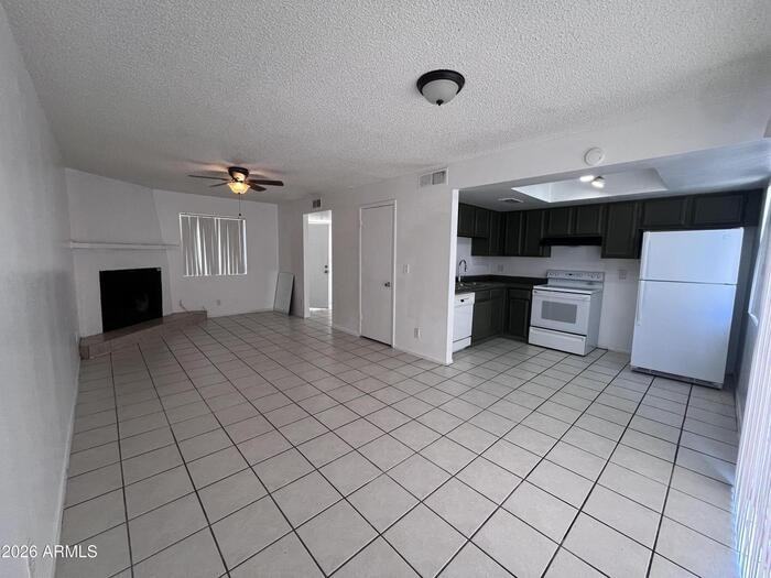 15601 N 27th St #18 - Photo 4 of 12