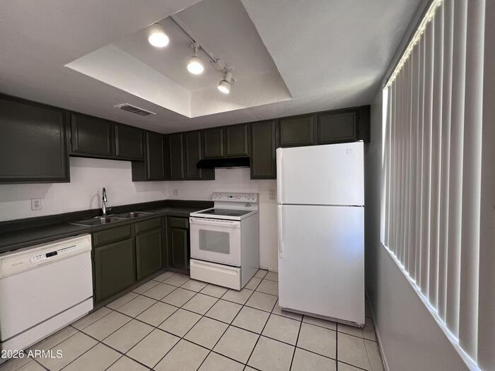 15601 N 27th St #18 - Photo 5 of 12