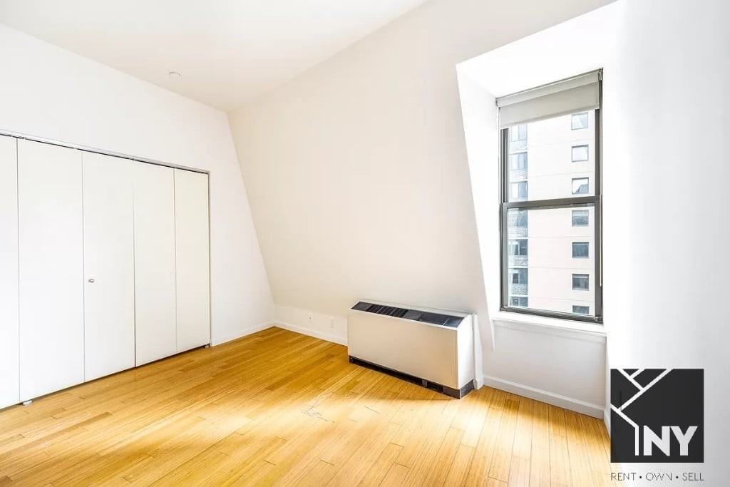 West St #16B - Photo 3 of 12