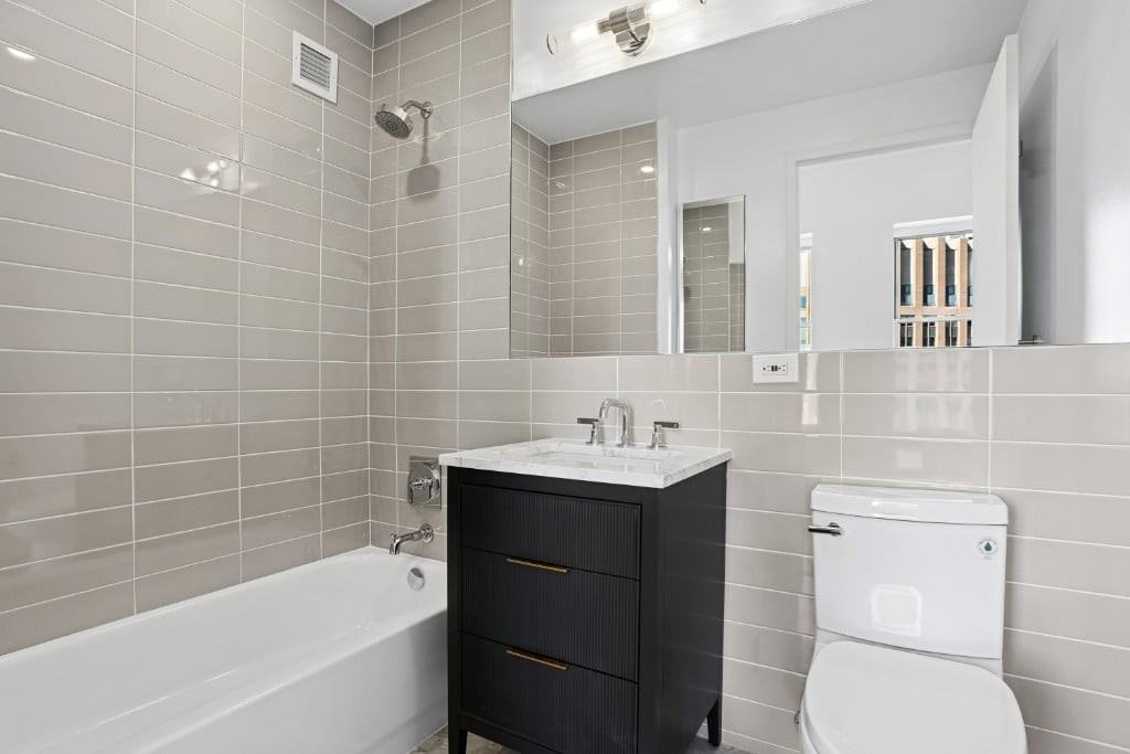 Exchange Pl #3901 - Photo 5 of 12