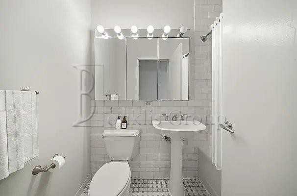 Washington St #2M - Photo 4 of 5