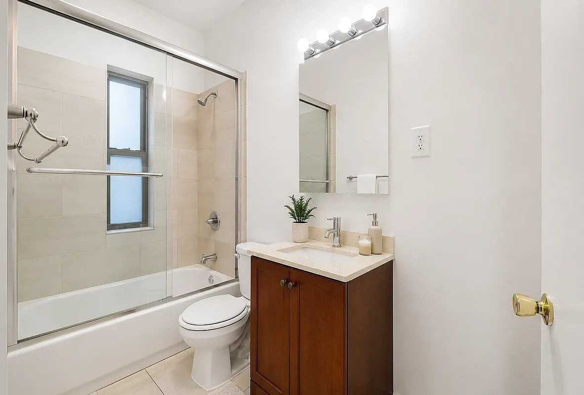 2 Bank St #6 - Photo 4 of 4