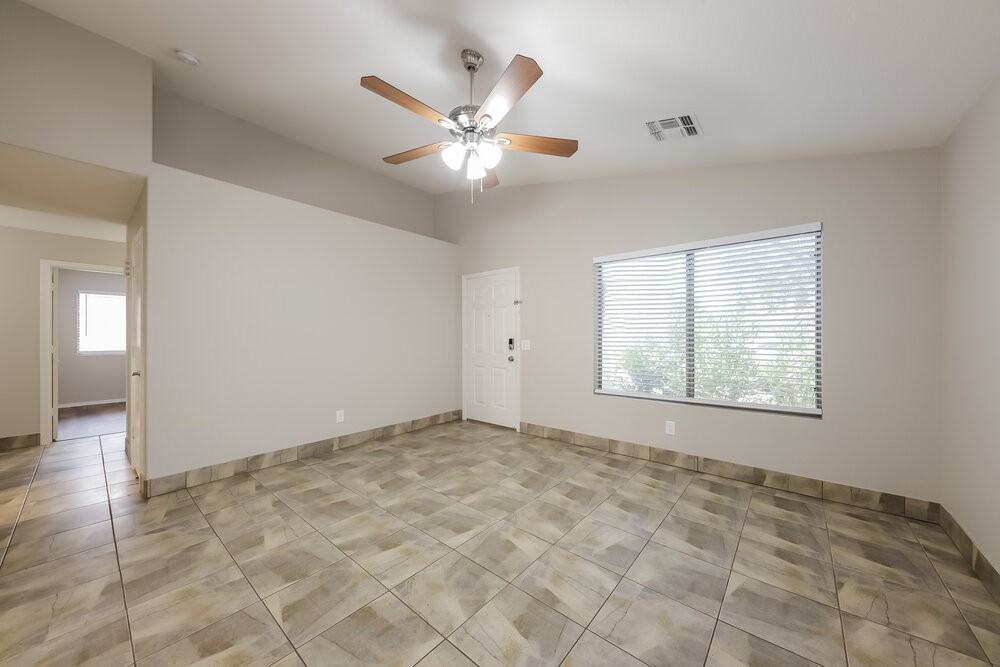 8560 W Eva St - Photo 4 of 16