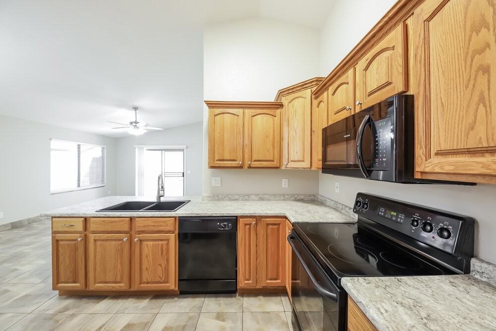 8560 W Eva St - Photo 6 of 16