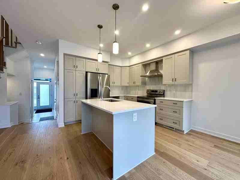 171 Bliss Crescent - Photo 2 of 13