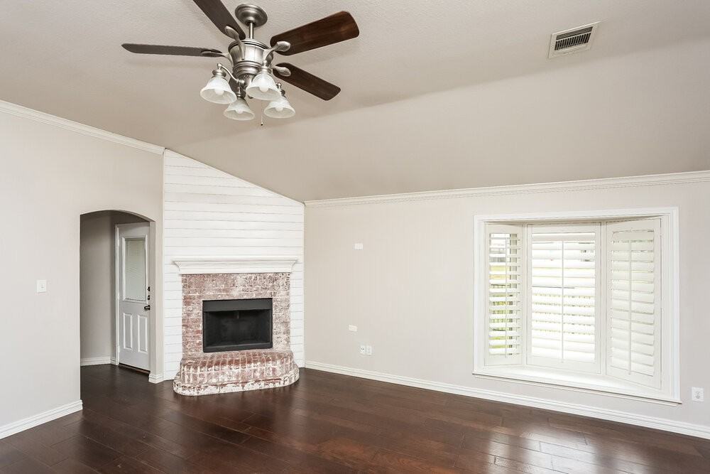 10921 Emerald Park Ln - Photo 4 of 16