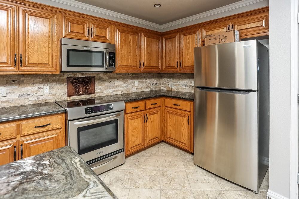 10921 Emerald Park Ln - Photo 7 of 16