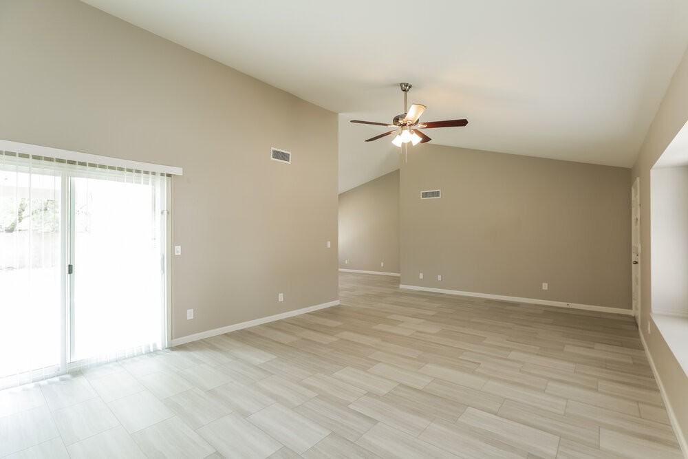 1237 E Wickieup Ln - Photo 5 of 16
