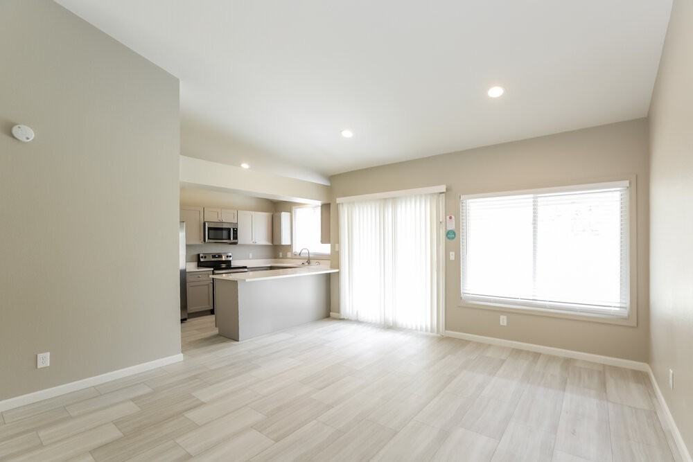 1237 E Wickieup Ln - Photo 6 of 16