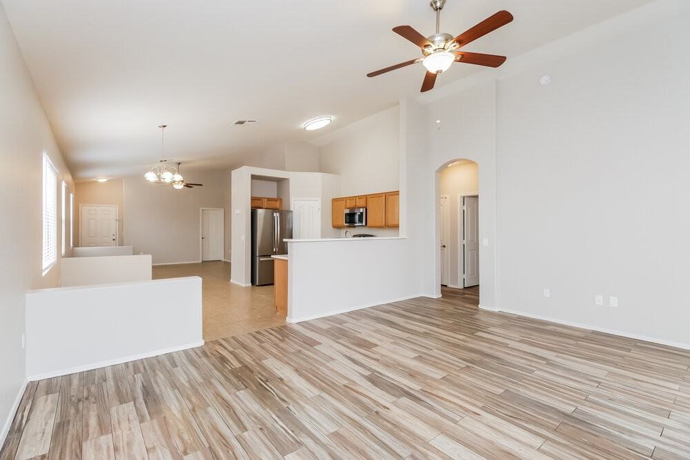 2586 W Jasper Ave - Photo 4 of 16