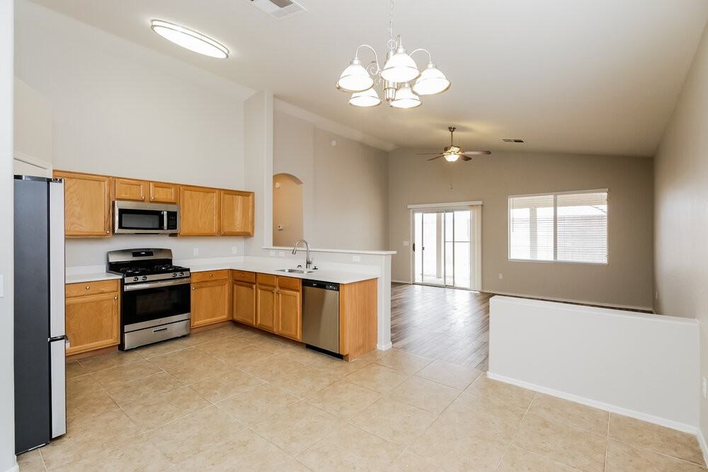 2586 W Jasper Ave - Photo 6 of 16