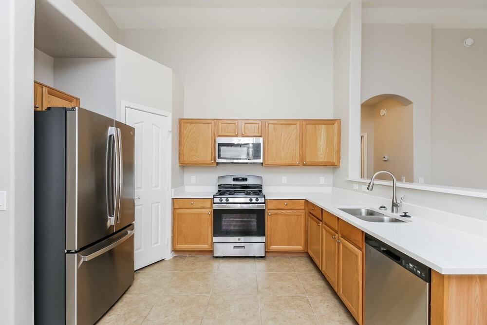 2586 W Jasper Ave - Photo 7 of 16