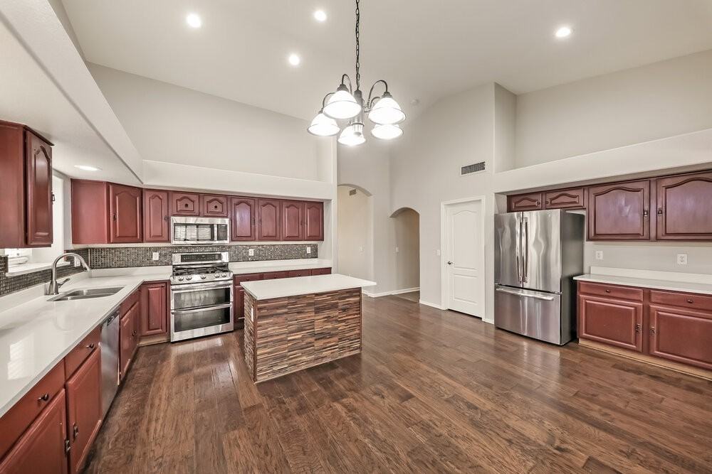 10014 W Irma Ln - Photo 5 of 16
