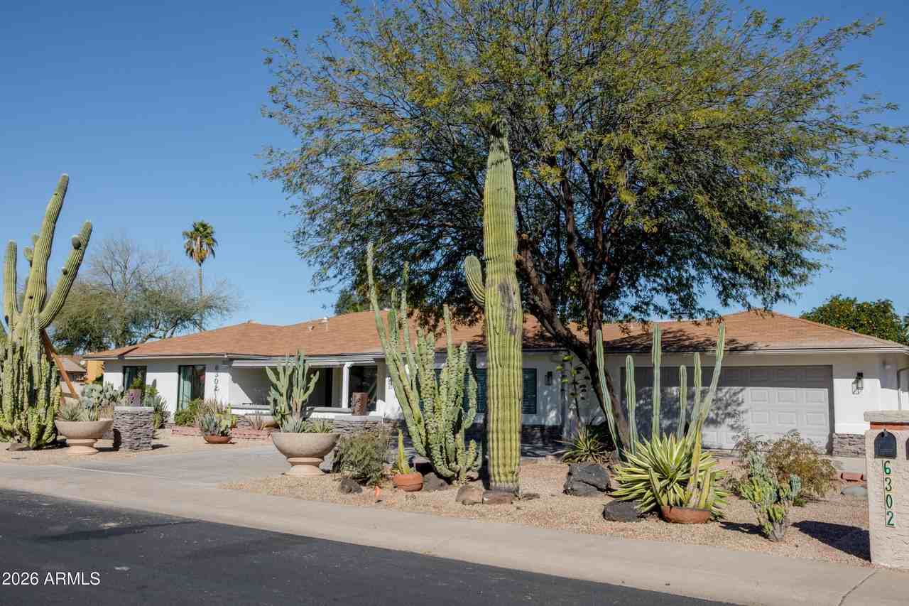 6302 E Winchcomb Dr - Photo 2 of 50