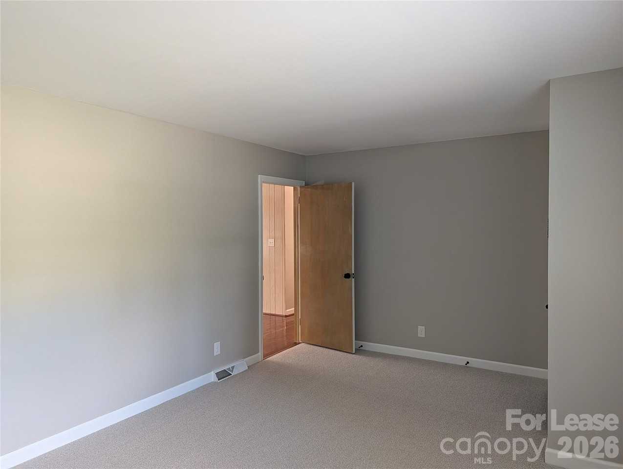 103 Abingdon Cir - Photo 4 of 40
