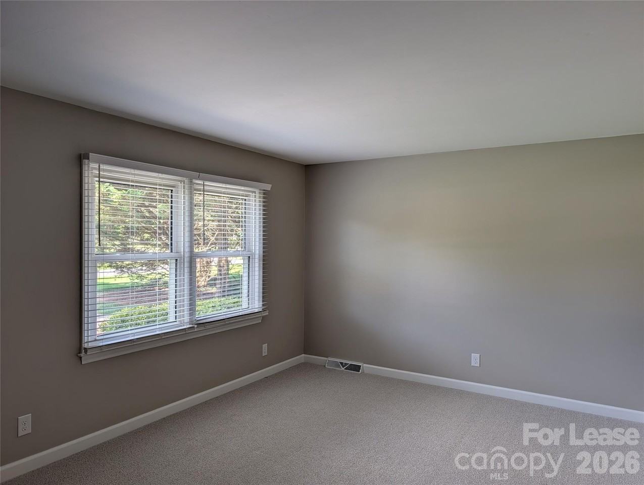 103 Abingdon Cir - Photo 5 of 40