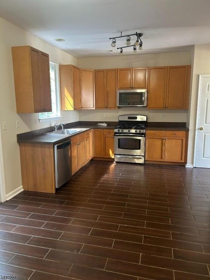 310 Winding Hill Dr - Photo 7 of 20