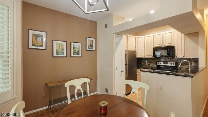 19 Quail Brook Ct - Photo 5 of 21