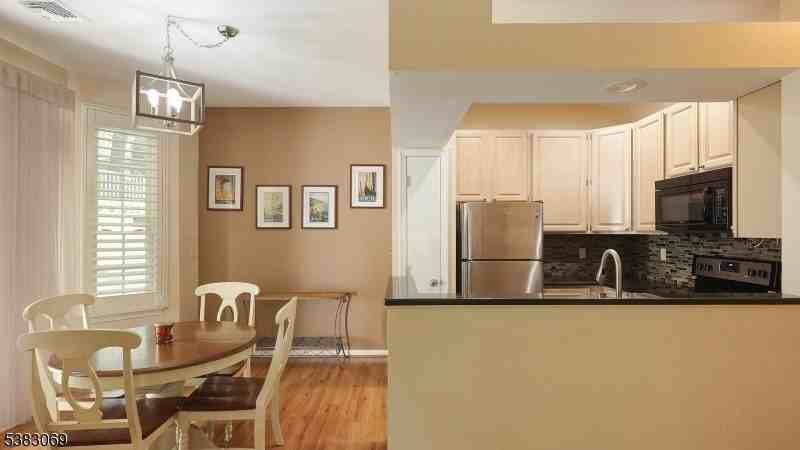 19 Quail Brook Ct - Photo 7 of 21