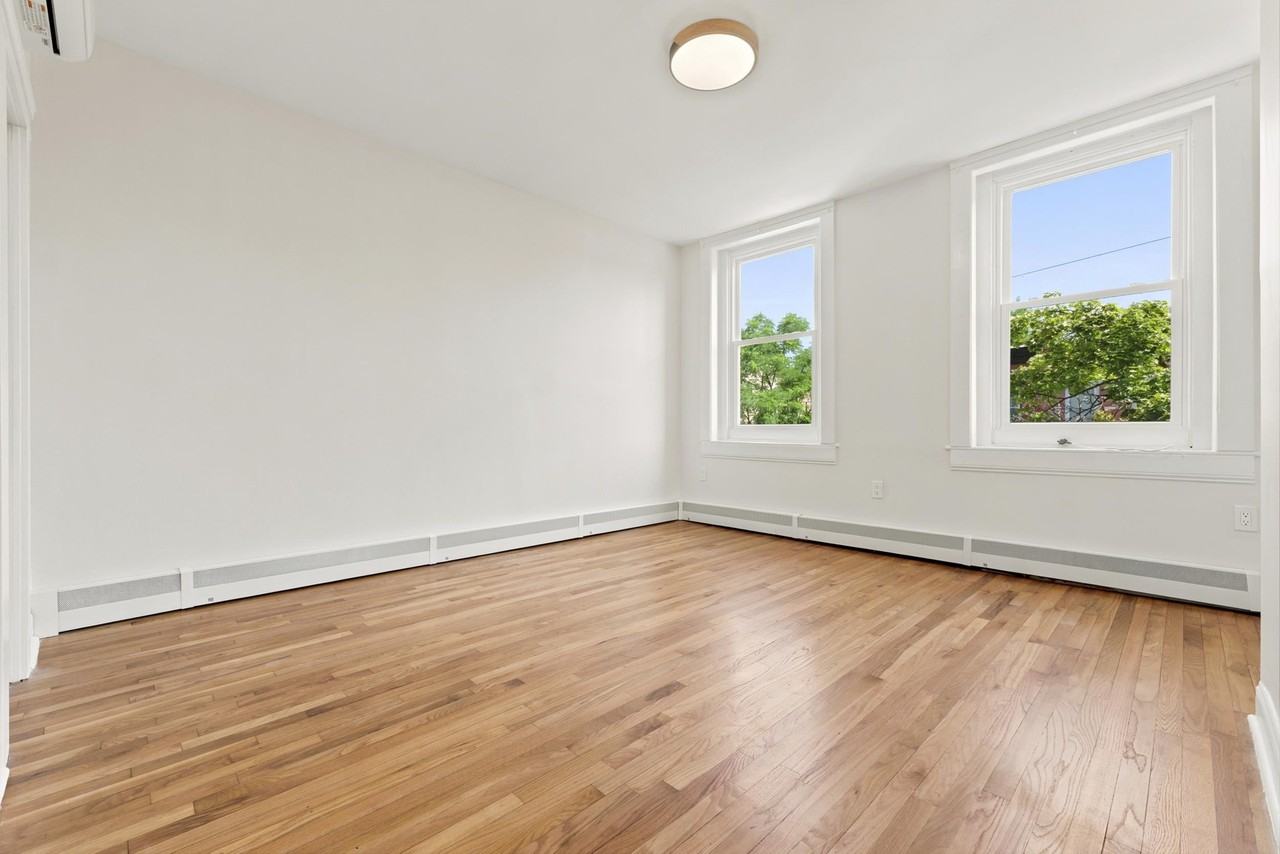 85 Union St - Photo 4 of 16