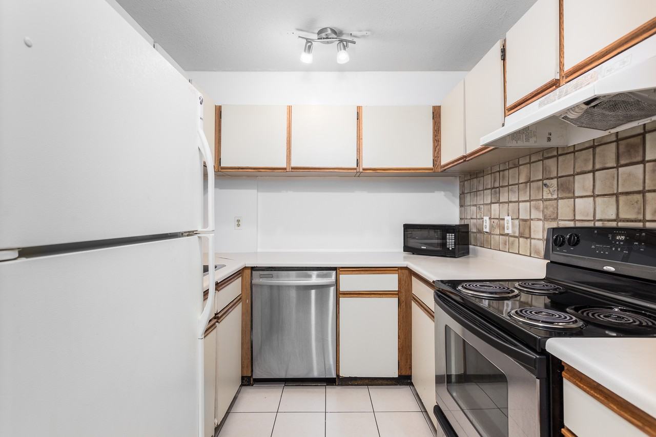 1405 Haro Street #101 - Photo 7 of 18